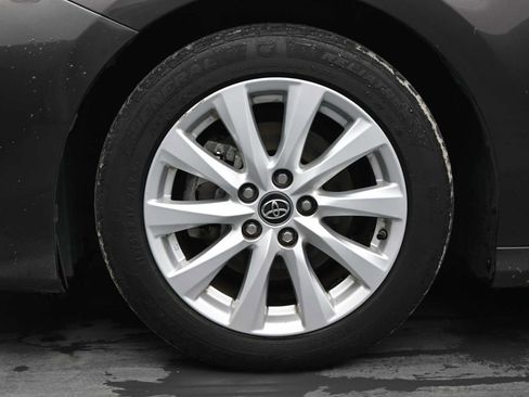Used 2019 Toyota Camry LE image 10