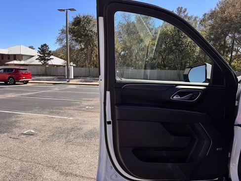 Used 2024 GMC Yukon XL SLT image 36