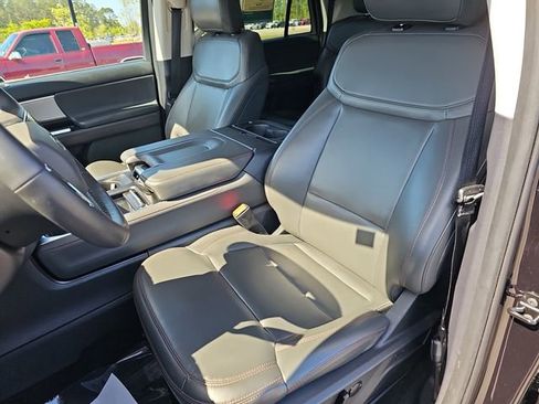 Used 2025 Ford Expedition Max Active AWD/4WD image 18