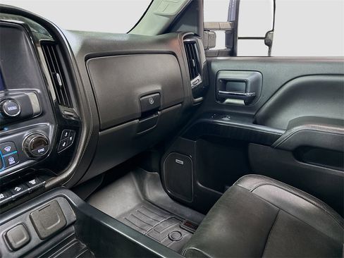 Used 2018 Chevrolet Silverado 2500 LTZ image 26