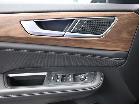 Used 2024 Volkswagen Atlas SE image 16