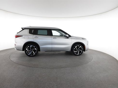 Used 2023 Mitsubishi Outlander SEL image 14