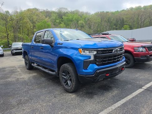 Used 2023 Chevrolet Silverado 1500 LT Trail Boss w/ LPO, Dark Essentials Package AWD/4WD image 4