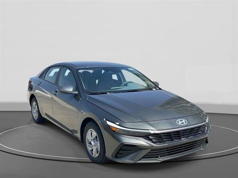 New 2026 Hyundai Elantra SE FWD image 3