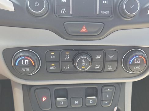 Used 2021 GMC Terrain SLT w/ LPO, Floor Liner Package FWD image 31