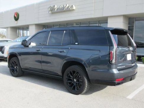Used 2021 Cadillac Escalade Sport Platinum w/ LPO, ONYX Package image 4