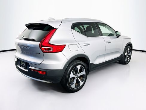 Used 2025 Volvo XC40 B5 Plus image 9