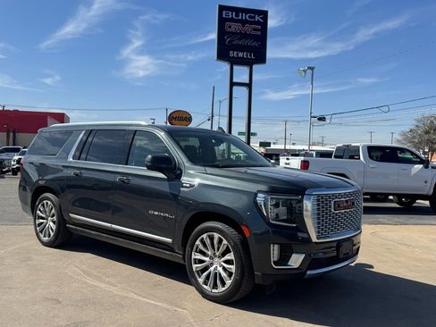 Used 2021 GMC Yukon XL Denali w/ Denali Ultimate Package image 3