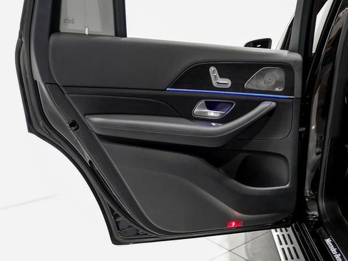 Used 2024 Mercedes-Benz GLS 450 4MATIC image 43