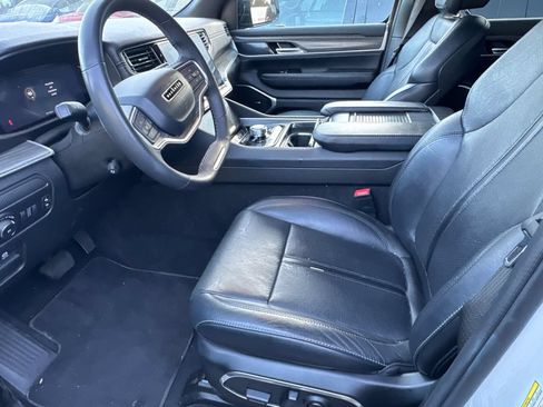 Used 2024 Jeep Wagoneer L Series II w/ Flexible Seating Group RWD image 10
