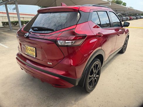 Used 2023 Nissan Kicks SR w/ SR Premium Package FWD image 3