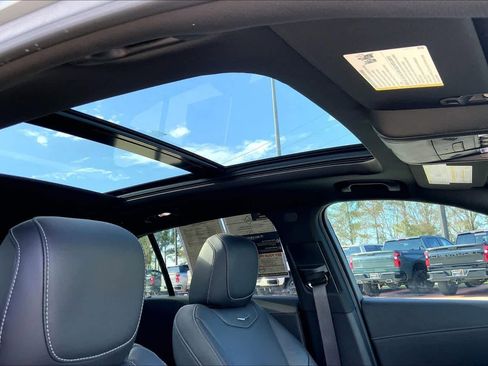 Used 2024 Cadillac XT4 Luxury w/ Cold Weather Package image 13