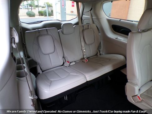 Used 2017 Chrysler Pacifica Touring-L Plus image 24