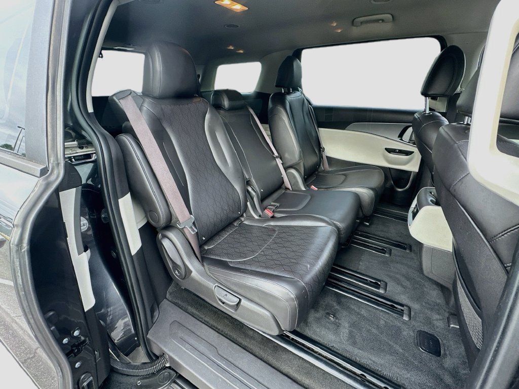 Used 2023 Kia Carnival LX FWD image 27