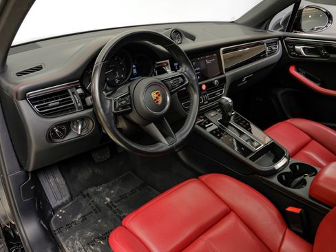 Used 2024 Porsche Macan w/ Premium Plus Package AWD/4WD image 3