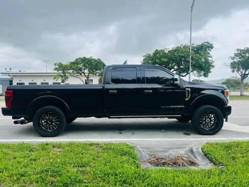 Used 2017 Ford F350 Lariat w/ Lariat Ultimate Package AWD/4WD image 6