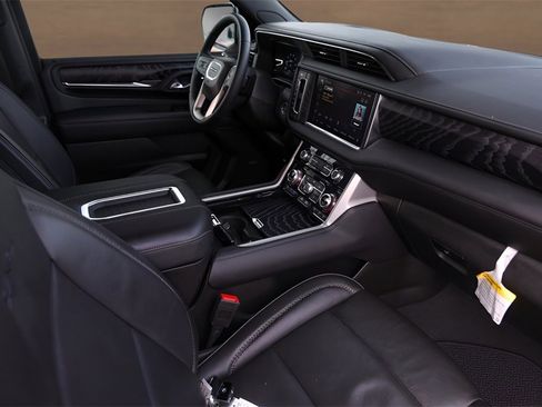 Used 2024 GMC Yukon Denali image 32