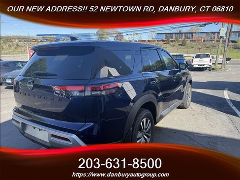 Used 2023 Nissan Pathfinder SL w/ Black Appearance Package AWD/4WD image 5