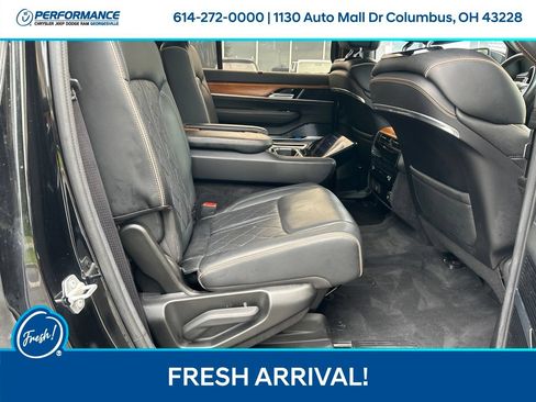 Used 2023 Jeep Grand Wagoneer Series III AWD/4WD image 15