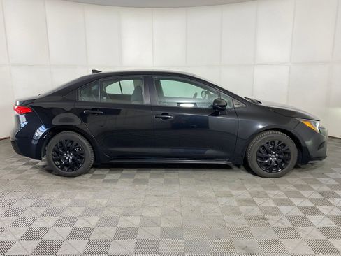 Used 2022 Toyota Corolla LE image 8