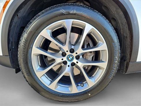 Used 2024 BMW X5 xDrive50e w/ Parking Assistance Package AWD/4WD image 24