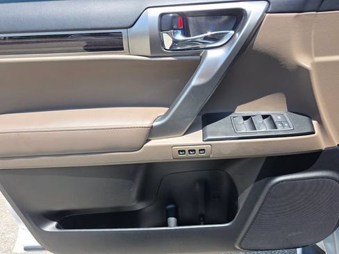 Used 2022 Lexus GX 460 Luxury w/ Sport Design Package AWD/4WD image 27