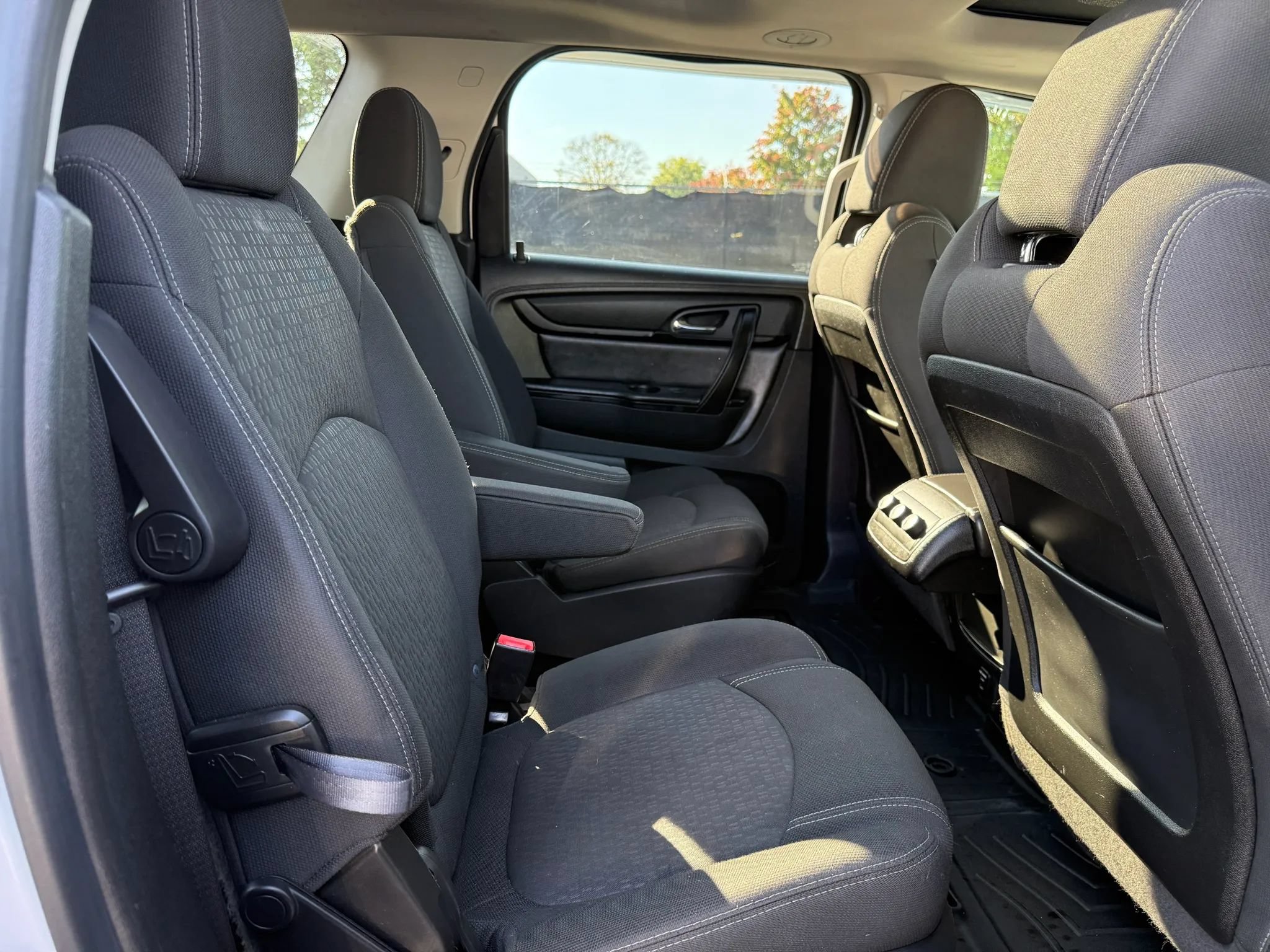Used 2016 GMC Acadia SLE AWD/4WD image 20