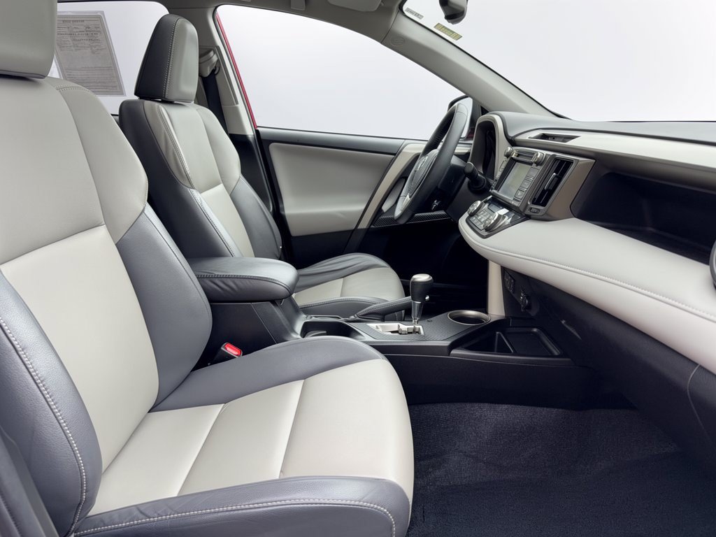 Used 2015 Toyota RAV4 Limited w/ Technology Package AWD/4WD image 30