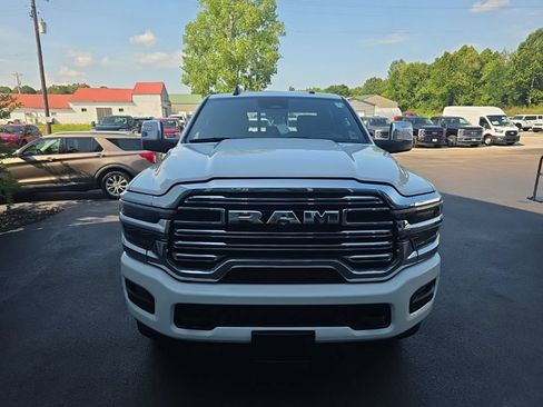 Used 2025 RAM 2500 Laramie AWD/4WD image 3