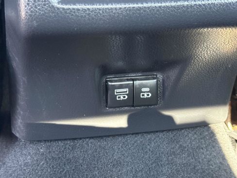 Used 2025 Toyota Camry SE FWD image 30