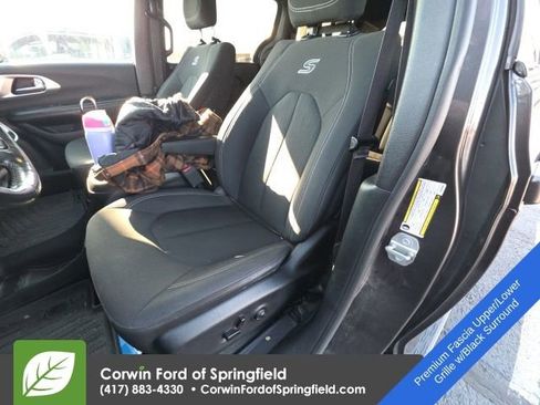 Used 2019 Chrysler Pacifica Touring Plus w/ Advanced Safetytec Group image 12