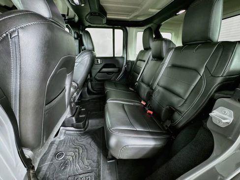 Used 2018 Jeep Wrangler Unlimited Sahara AWD/4WD image 30
