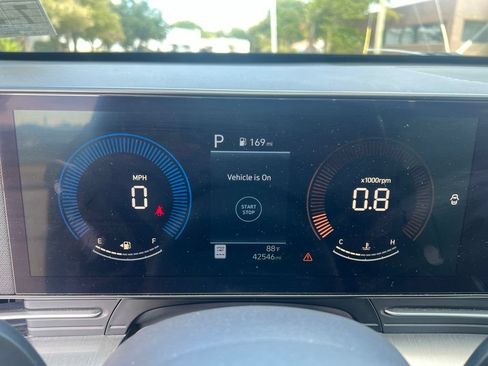 Used 2024 Hyundai Kona SEL AWD/4WD image 3