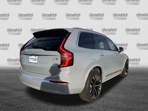Used 2025 Volvo XC90 B6 Plus image 10