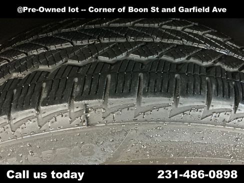 Used 2019 GMC Acadia SLT AWD/4WD image 12