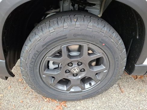 New 2025 Honda Pilot TrailSport image 4