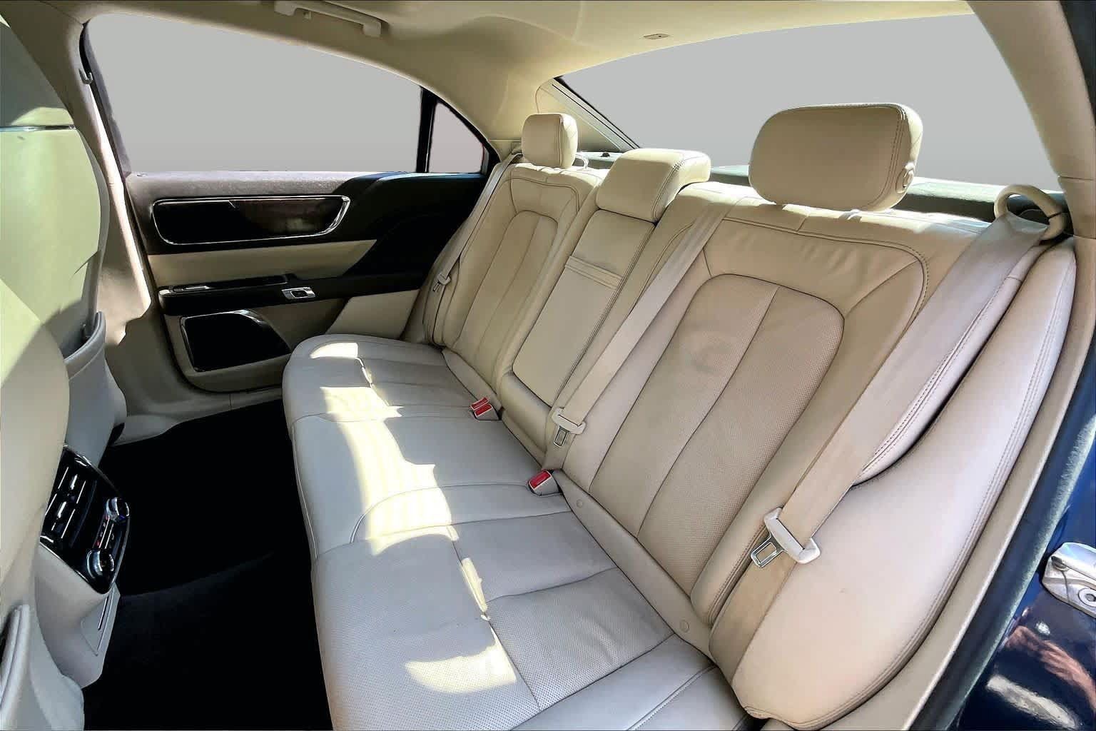 Used 2017 Lincoln Continental Reserve w/ Climate Package FWD image 20