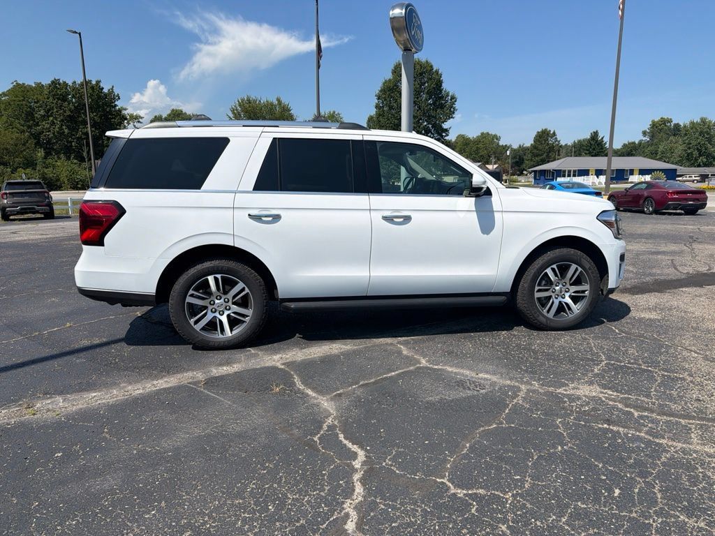 Used 2024 Ford Expedition Limited AWD/4WD image 7