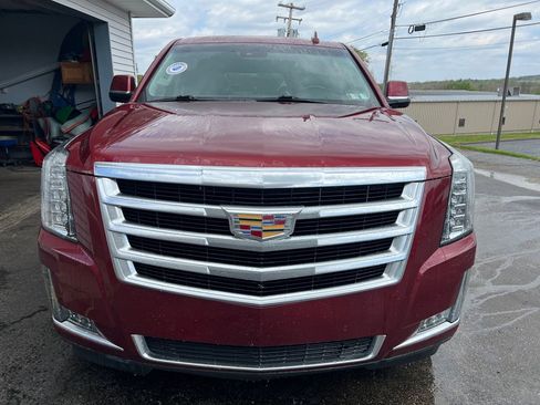 Used 2017 Cadillac Escalade Luxury AWD/4WD image 2