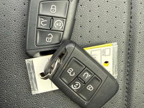 Used 2022 Volkswagen Tiguan SE AWD/4WD image 30