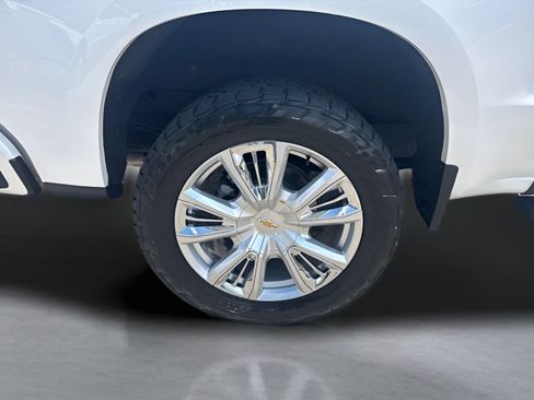 Used 2023 Chevrolet Silverado 1500 High Country w/ Technology Package AWD/4WD image 34