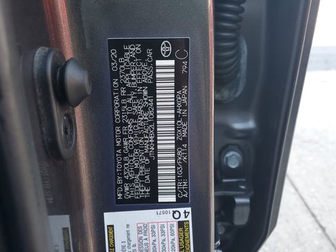 Used 2020 Toyota C-HR XLE image 30