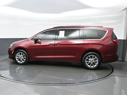 Used 2022 Chrysler Pacifica Touring-L AWD/4WD image 4
