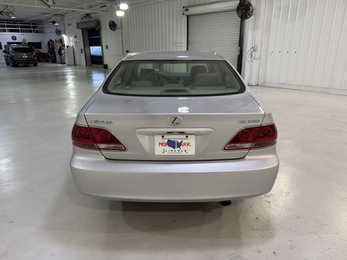 Used 2005 Lexus ES 330 image 4