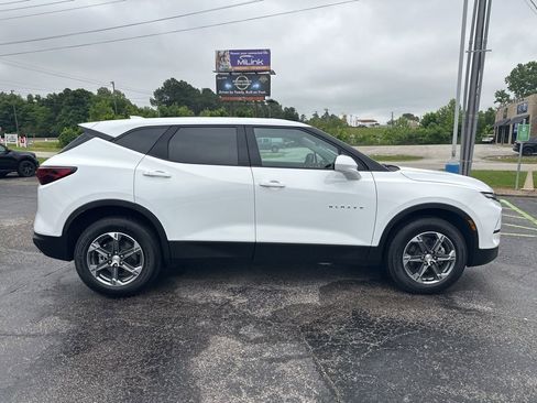 Used 2025 Chevrolet Blazer LT AWD/4WD image 2