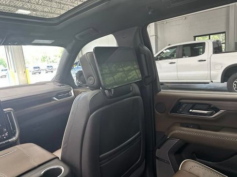 Used 2025 GMC Yukon XL Denali Ultimate AWD/4WD image 40