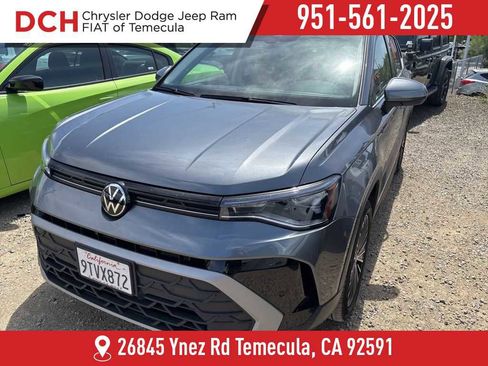 Used 2025 Volkswagen Taos SE image 1