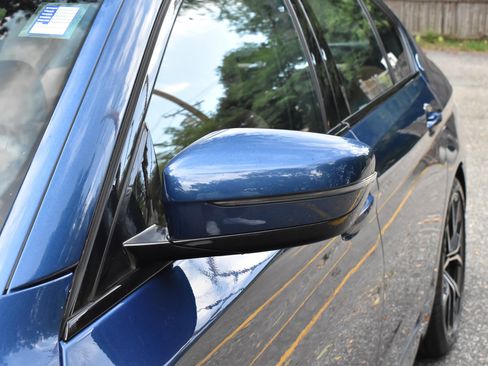 Used 2022 BMW 530i xDrive w/ M Sport Package image 15