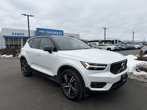 Used 2019 Volvo XC40 T5 R-Design image 3