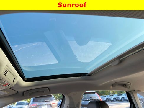 Used 2024 Volkswagen Jetta SE w/ Panoramic Sunroof Package FWD image 32